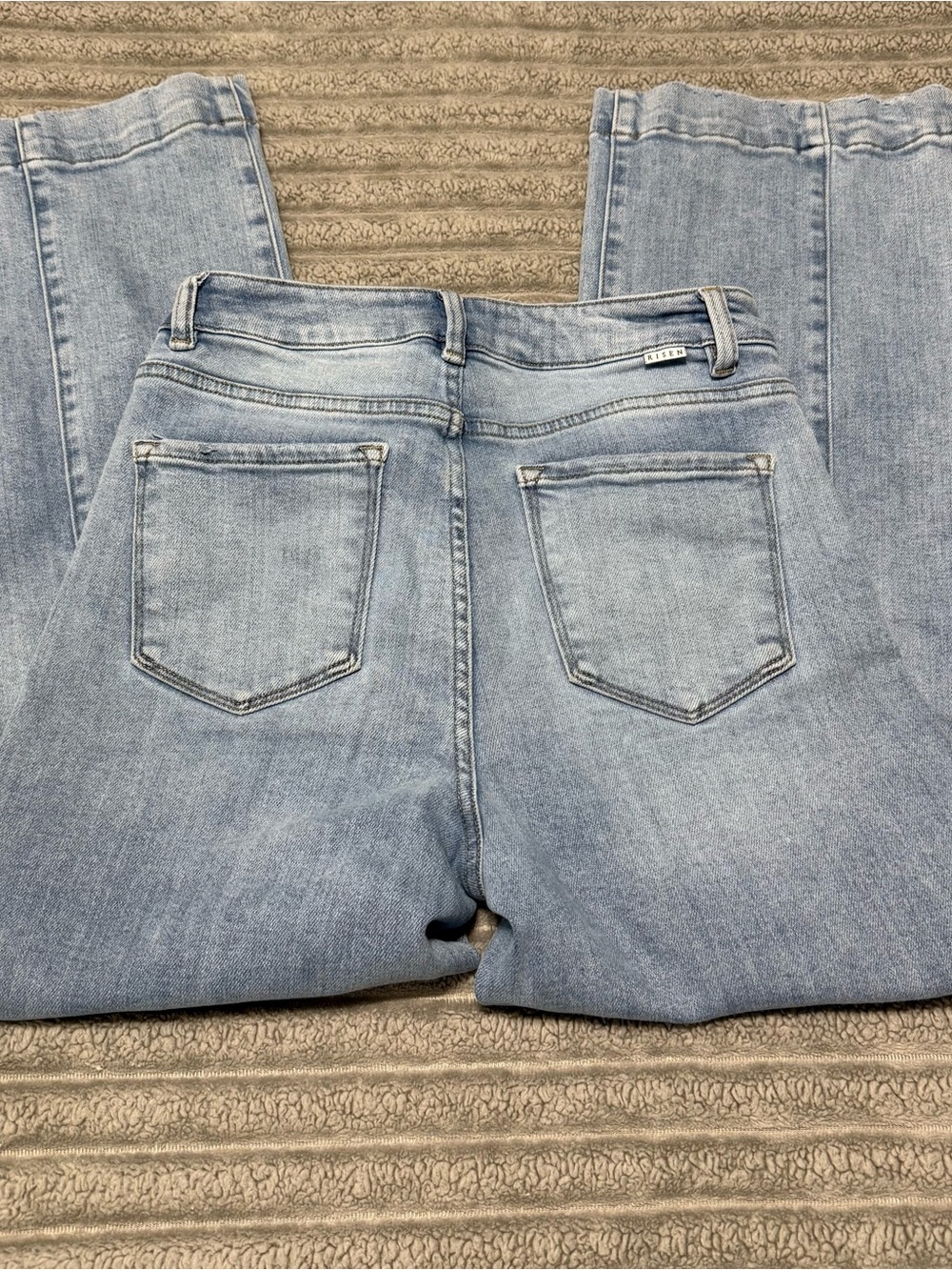 Light Blue Straight-Leg Women’s Jeans with Subtle Fading.    26 inseam